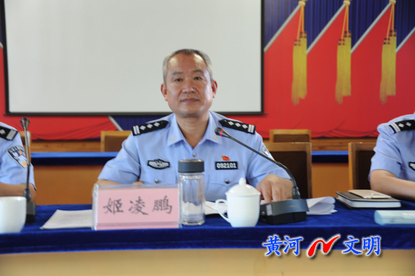 新绛县公安局召开深化“一村一警”持续开展“三查三保”严打整治行动安排部署大会