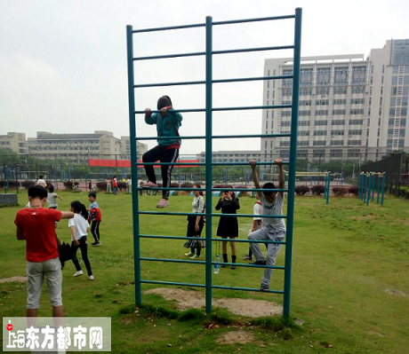 芜湖:留守儿童游高校校园探寻大学梦