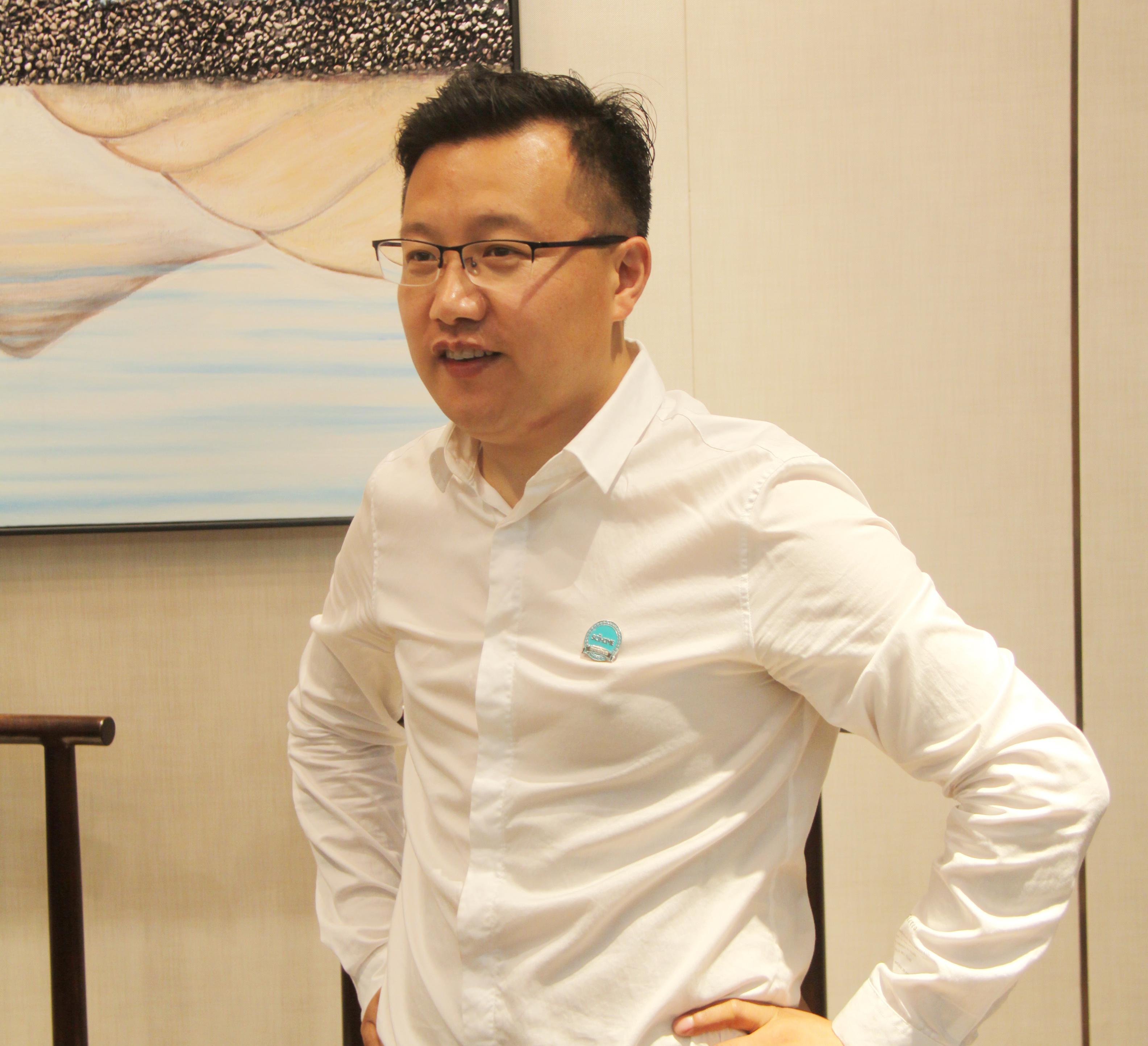 从新中式家具看中国红木家具市场，专访著名副主编李韵